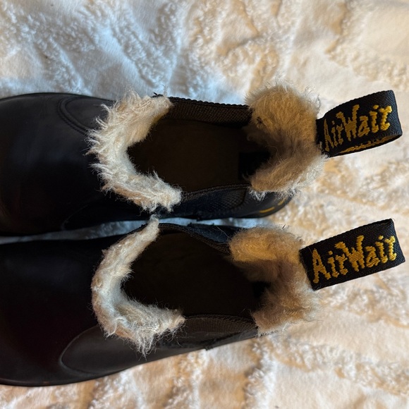 Dr. Martens Faux Fur Lined, Leather Chelsea Boots EU size 41. - Picture 4 of 6